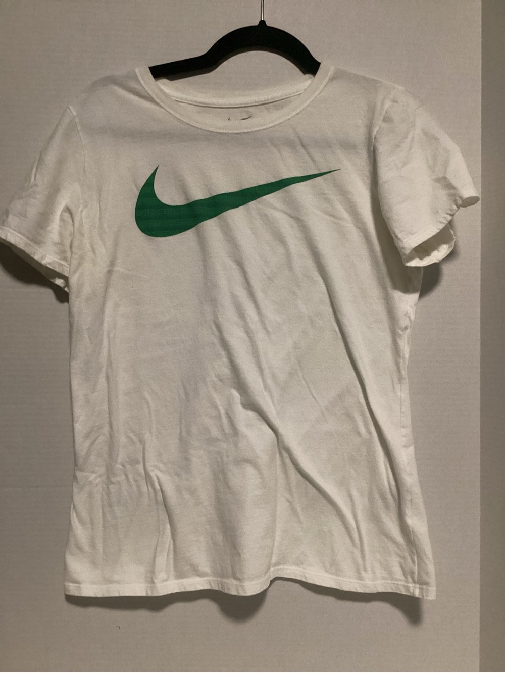 Nike White unisex/big kid Short Sleeve Tee with Green Swoosh Logo L